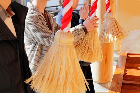 「神社参拝する習慣がある人」は幸福度が高い！？ 出会いの春にぴったりな“良縁祈願”の神社も紹介_img0