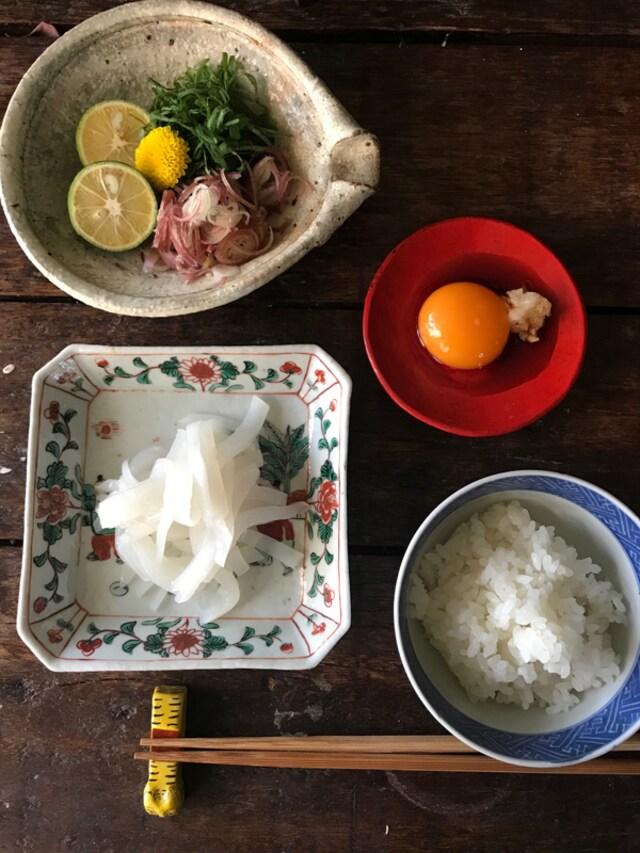 春レシピ 乗せるだけで危険な旨さ イカのにんにく卵黄醤油 ひとりでもふたりでも Ayumiのアトリエごはん Mi Mollet ミモレ 明日の私へ 小さな一歩