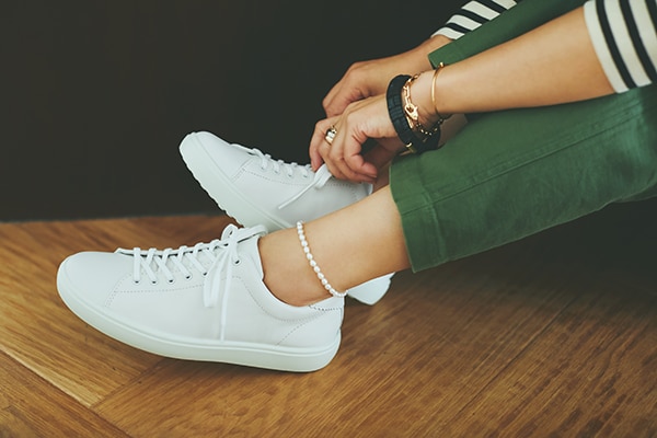 コンフォート靴にない洗練デザインが魅力！「アキレス・ソルボ」の白