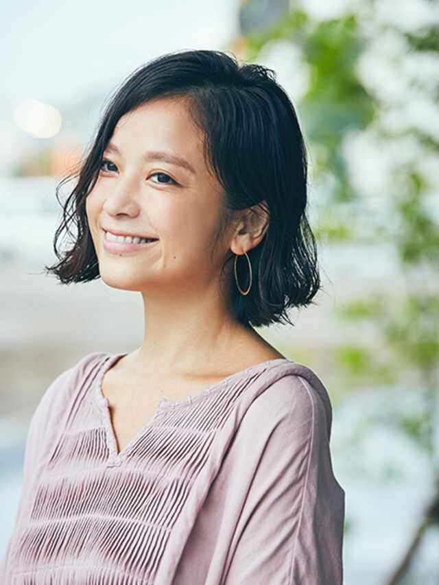 秋冬髪型 トレンドno 1は 切りっぱなしボブ 40代の髪型 ヘアカタログ Br 大人のおしゃれはヘアスタイルから Mi Mollet ミモレ 明日の私へ 小さな一歩