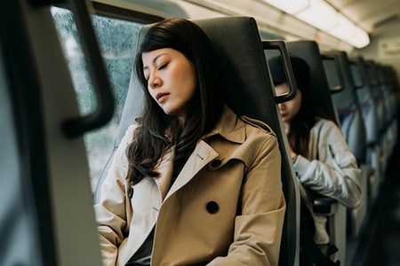 【睡眠の常識】電車でウトウトはOK？知って得する「仮眠」のすすめ_img0