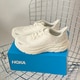 「フワフワの履き心地にびっくり」セールで買ったHOKA（ホカ）の白スニーカー