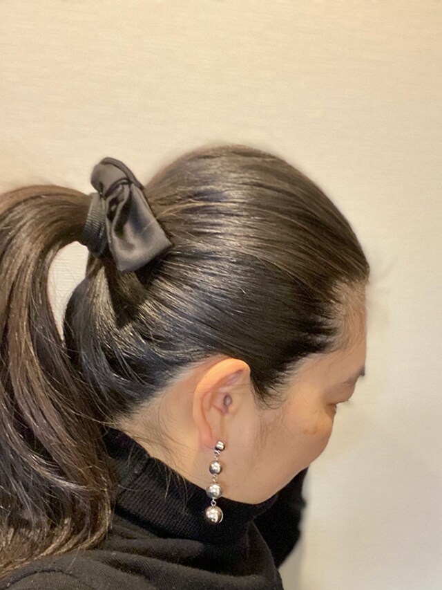 ひとつ結びに加えるだけ！手間なくおしゃれに見える「ヘアアクセサリー