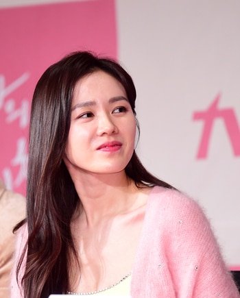 韓国女優、美人の秘密はおでこにあり。小顔骨格をつくる簡単生え際メイク[PR]_img0