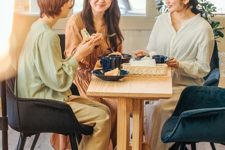 平日昼間、帰宅した夫が目にした絶望の光景…妻の不倫に「見て見ぬふり」をする男性心理の真相とは_img0