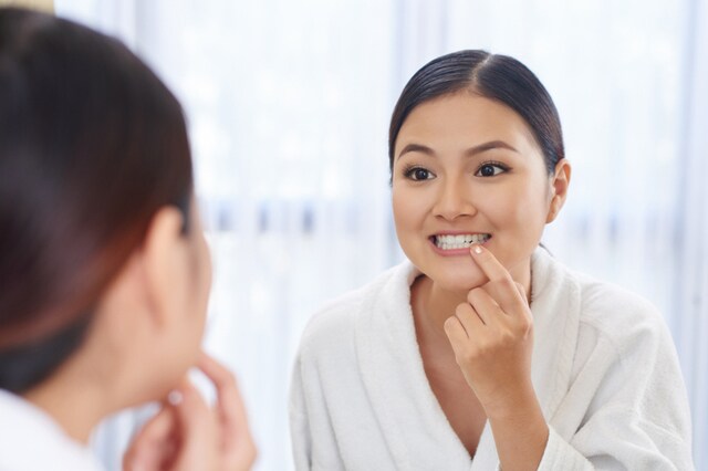 今 女性の間で 大人の矯正 が大人気な４つの理由 一生モノだからこそ 今 見直さないと 大人の歯の事情 Mi Mollet ミモレ 明日の私へ 小さな一歩 1 2