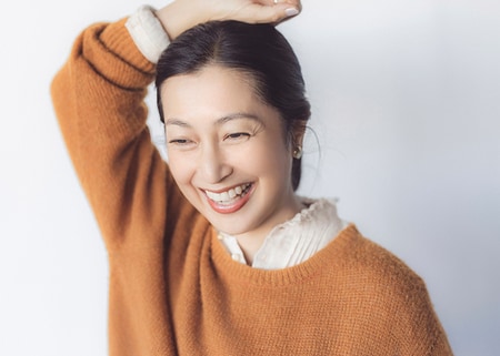 キャリア全盛期にNYへ。鶴田真由が悩めるミドル世代に伝えたいこと「しがみついたまま壊れるより、早めに手放した方が楽です」_img0