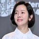 ゆで卵みたいにツルツル肌の40歳！　韓国女優ハン・ジミンの白シャツコーデ