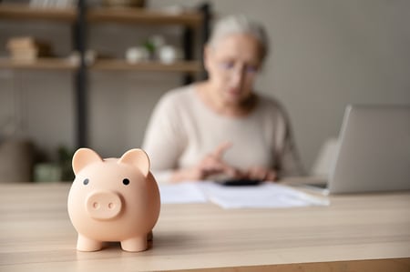 老後資金2000万円問題。出費が続いてしまった70代女性の不安とは【人生の午後に詠む短歌 ＃ごごたん】_img0