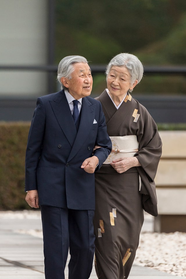 陛下と美智子さまが自ら準備する葬儀とお墓「400年ぶりの火葬で国民に