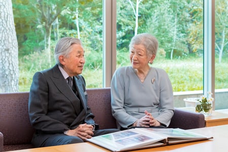 30年の年月を経て...上皇陛下と美智子さま「生前退位の日」一礼に込めた想い_img0