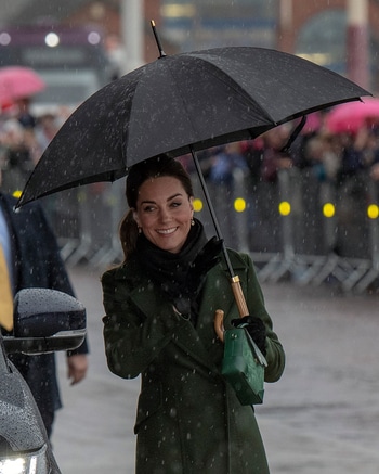 【秋雨】その人の個性とセンスが現れる「英国王室プリンセスの傘選び」とは_img0