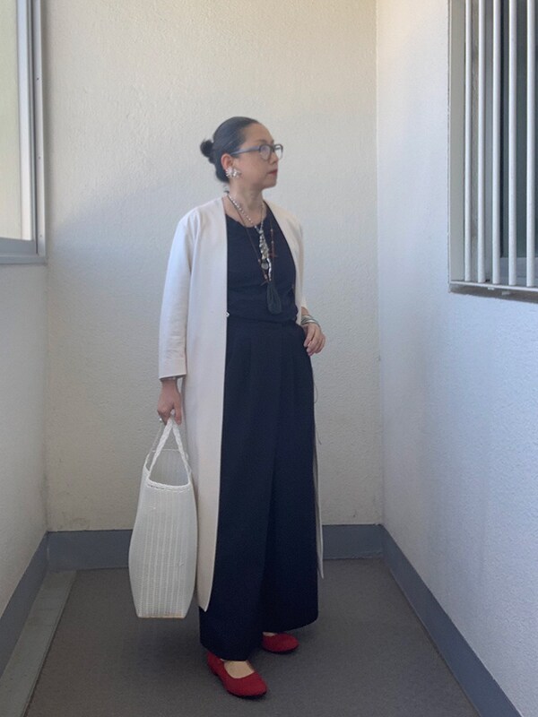50代からのおしゃれ学 春のモノトーンは白を多めに 服飾ディレクター岡本敬子さん提案 好きな服を自由に着る Mi Mollet ミモレ 明日の私へ 小さな一歩